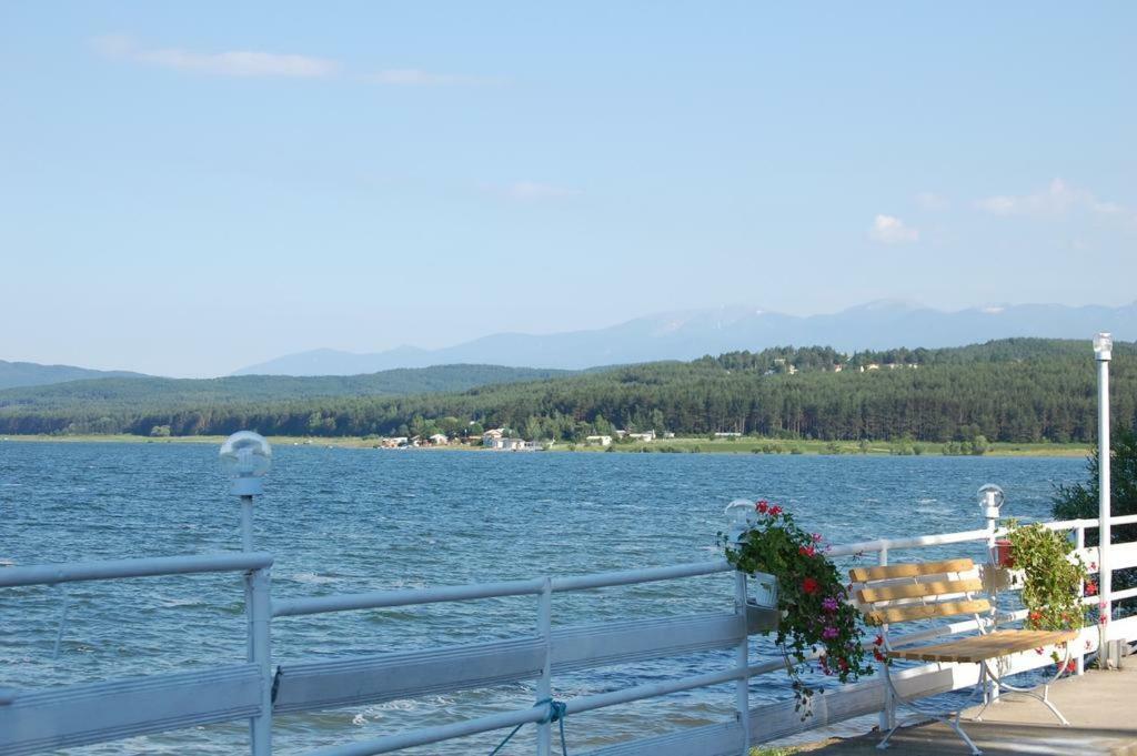 Комплекс Белите Къщи Shtarkelovo Gnezdo Exterior foto